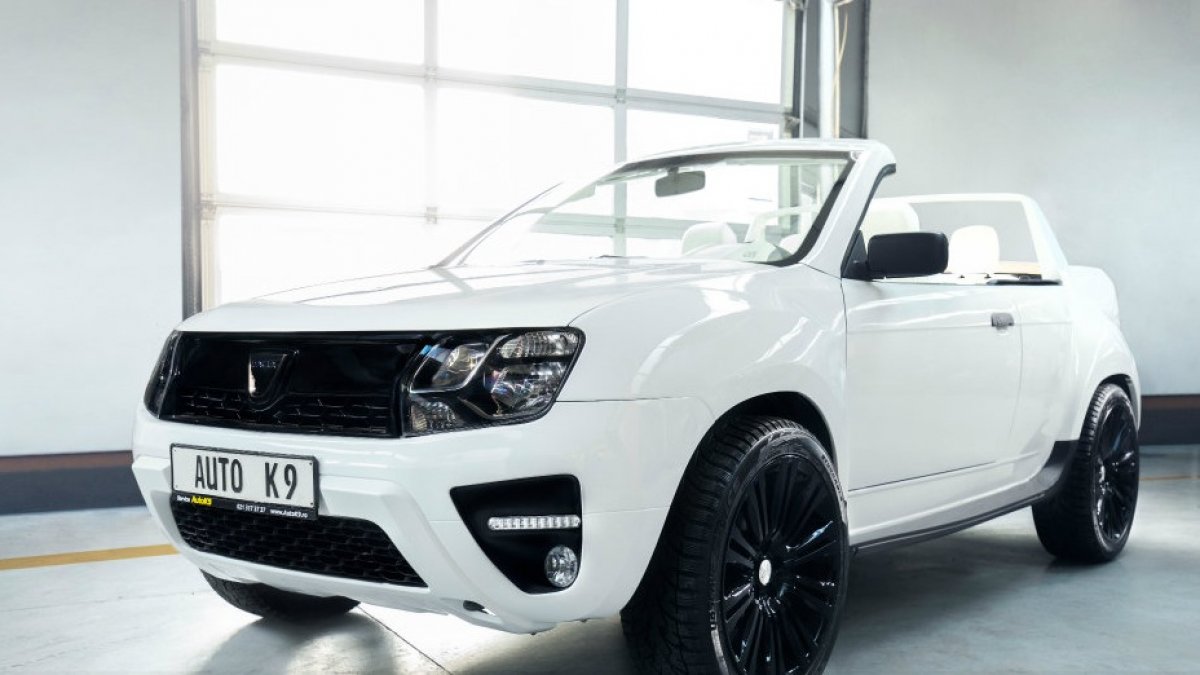 Dacia Duster turned into a convertible in the style of luxury yachts -  Flotilia