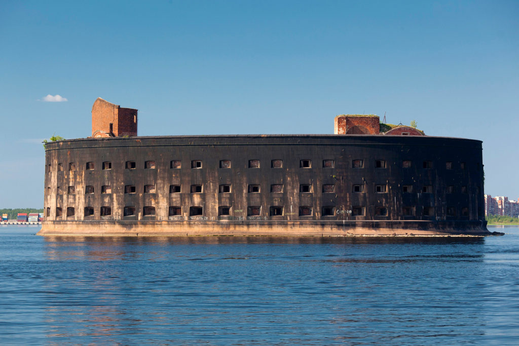 How the implementation of the "Island of Forts" project will affect tourism in Kronstadt