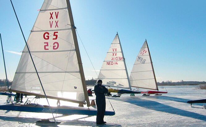 Features of a land sailboat - buer