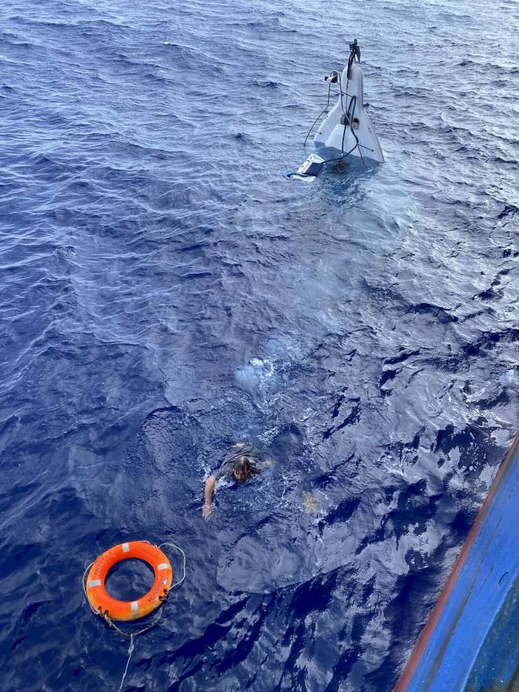 American drifted for two days at sea on an overturned boat