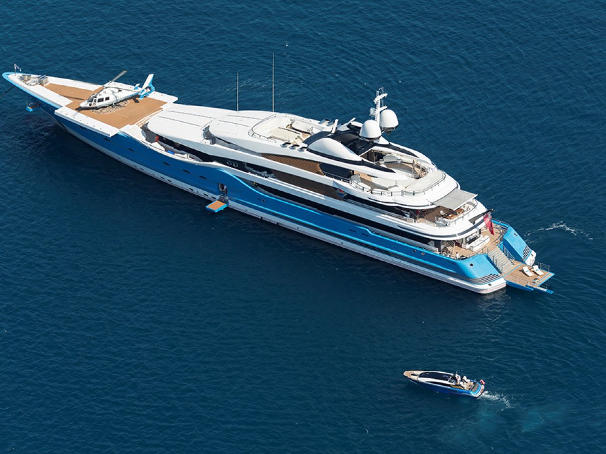 How Billionaires Spend New Year's Eve: on Superyachts in the Caribbean