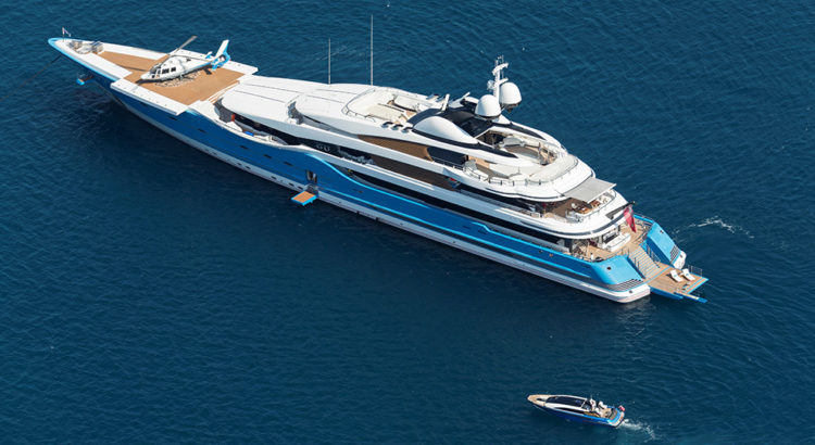 Where did the superyachts of Russian billionaires spend their New Year holidays?