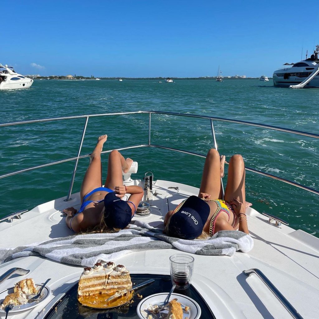 Russian tennis player Potapova celebrated her 20th birthday on a luxury yacht in Miami