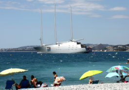 “Scratch more than a meter”: in Spain, a sailboat crashed into a superyacht of a Russian billionaire