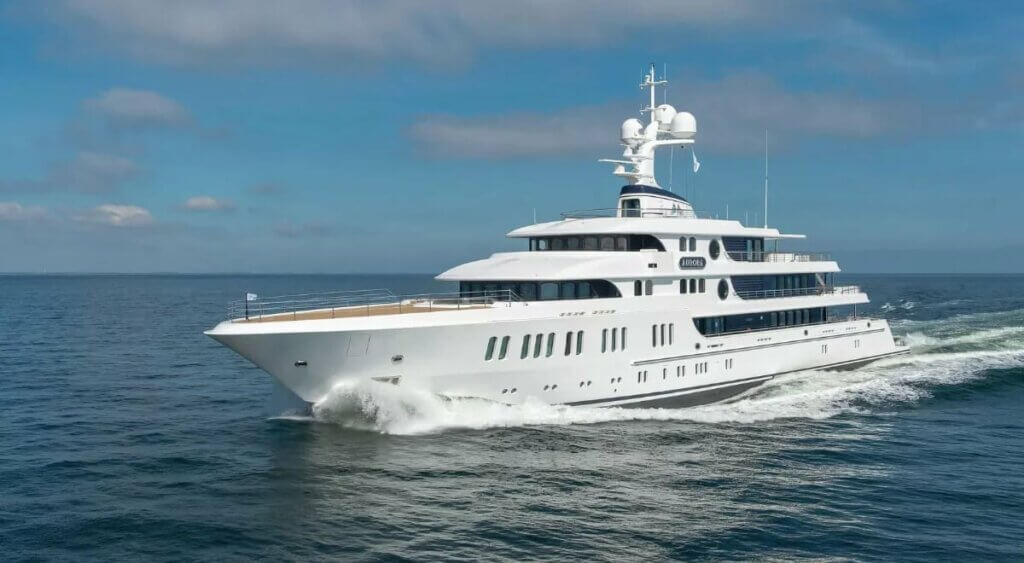 Superyacht - not only luxury, but also freedom of movement