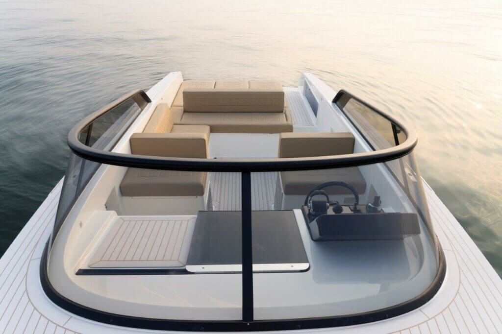 VanDutch 32 boat for the perfect weekend on the water