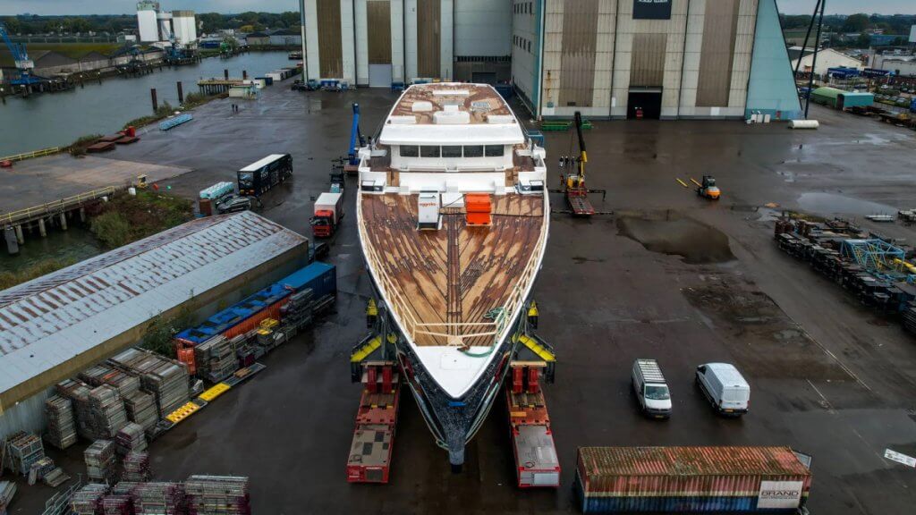 jeff bezos 127m yacht